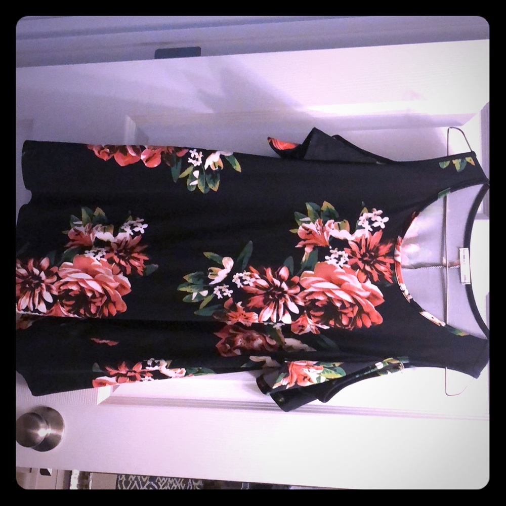 Open-shoulder floral tunic